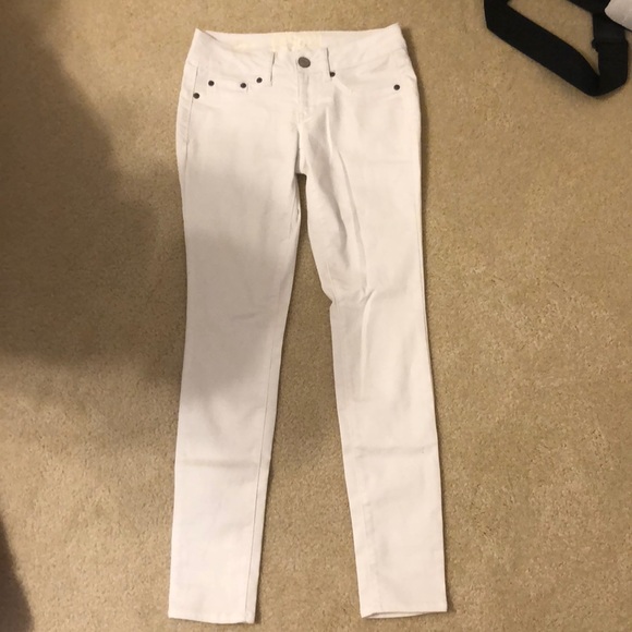 SO: NWOT White Skinny Jeans Size 3 - Picture 2 of 5